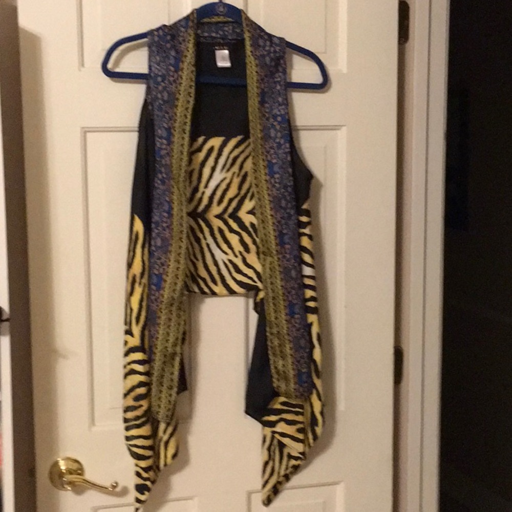EUC, IMAN REVERSIBLE VEST,Tiger print  & BLACK COLOR,SIZE M/L,